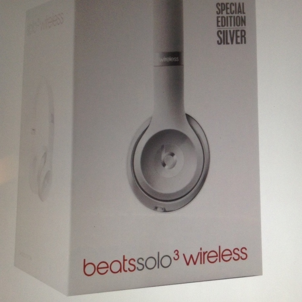 The Beats by Dr. Dre Solo3 Wireless